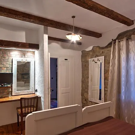 Annemaria Vila Veli Dol